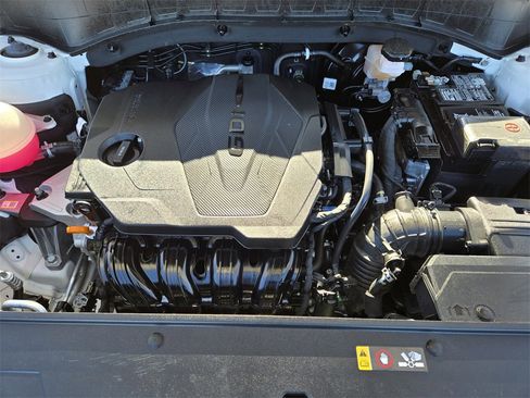 Certified 2025 Kia Sorento LX image 30