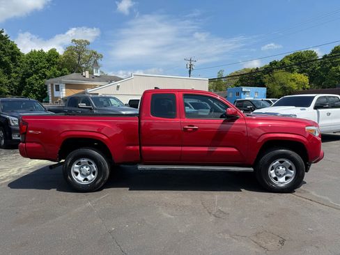 Used 2018 Toyota Tacoma SR RWD image 4