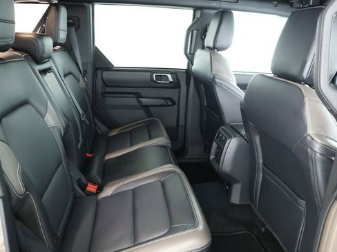 Used 2025 Ford Bronco Outer Banks image 21