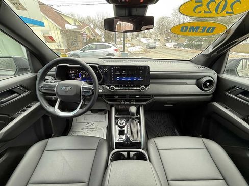 Used 2025 Chevrolet Colorado Trail Boss AWD/4WD image 10