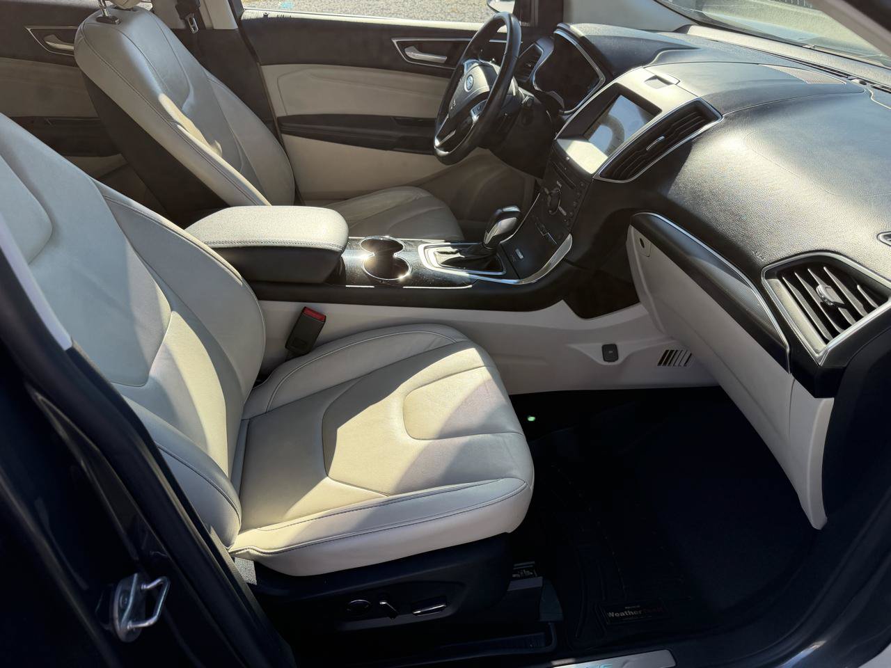 Used 2016 Ford Edge Titanium FWD image 14