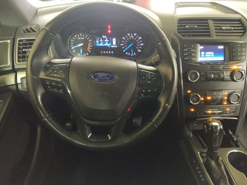 Used 2019 Ford Explorer XLT image 22