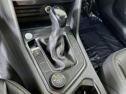 Used 2023 Volkswagen Tiguan SE AWD/4WD image 16