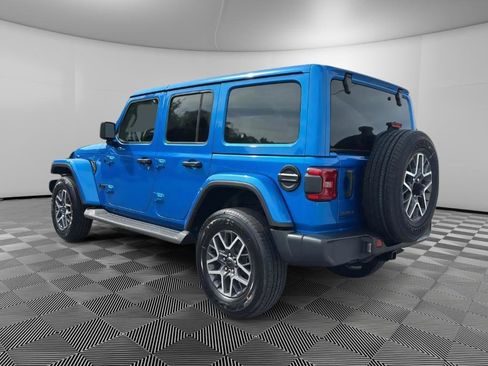 Used 2025 Jeep Wrangler Unlimited Sahara AWD/4WD image 3