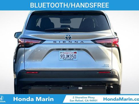 Used 2022 Toyota Sienna XLE image 6