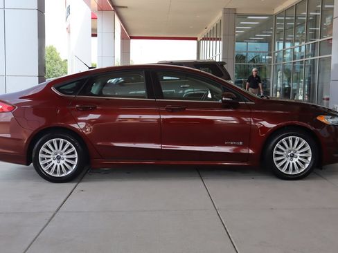Used 2015 Ford Fusion SE FWD image 10