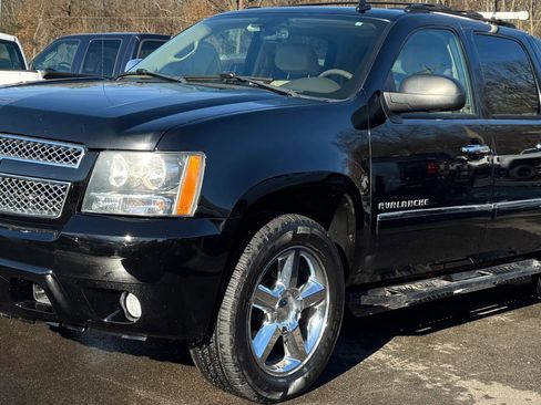 Used 2013 Chevrolet Avalanche LTZ image 2
