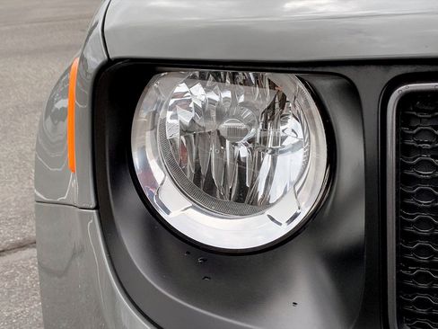 Used 2021 Jeep Renegade Trailhawk w/ Sun & Sound Group AWD/4WD image 9