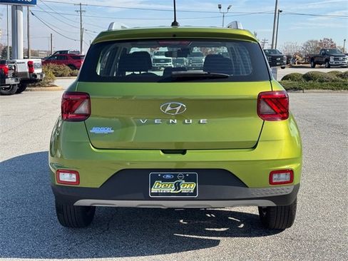 Used 2024 Hyundai Venue SEL image 4