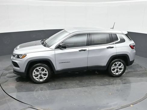 Used 2025 Jeep Compass Sport w/ Mopar Graphics Package AWD/4WD image 35