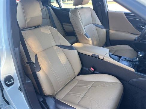 Used 2021 Lexus ES 300h Ultra Luxury w/ Accessory Package 2 image 30