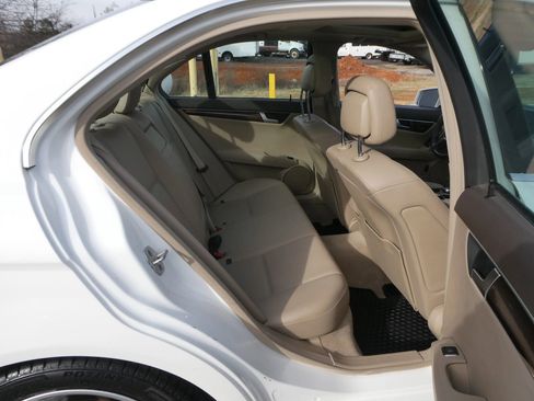 Used 2014 Mercedes-Benz C 250 Sedan image 28