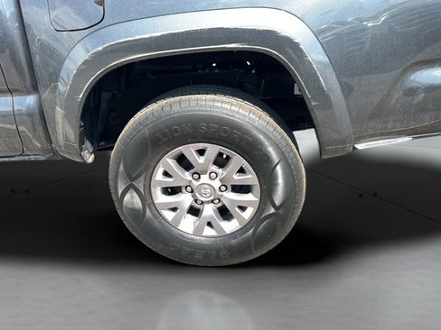 Used 2016 Toyota Tacoma SR5 w/ SR5 Appearance Package (SN) RWD image 37