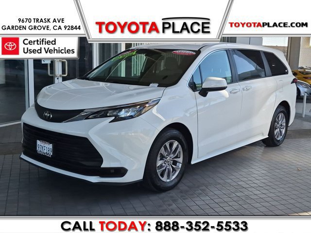 Certified 2026 Toyota Sienna LE FWD image 1