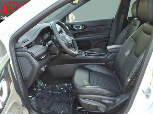 New 2026 Jeep Compass Latitude image 5