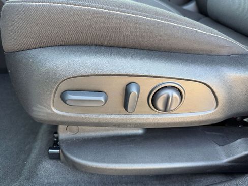 Used 2025 Chevrolet Blazer LT image 23