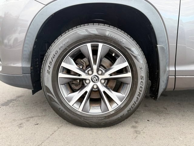 Used 2018 Toyota Highlander LE AWD/4WD image 26