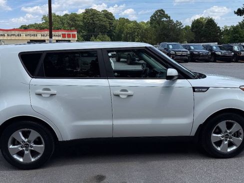 Used 2017 Kia Soul FWD image 4
