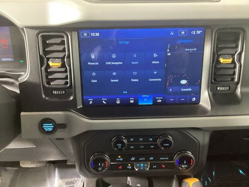 Used 2022 Ford Bronco Badlands w/ Sasquatch Package image 25