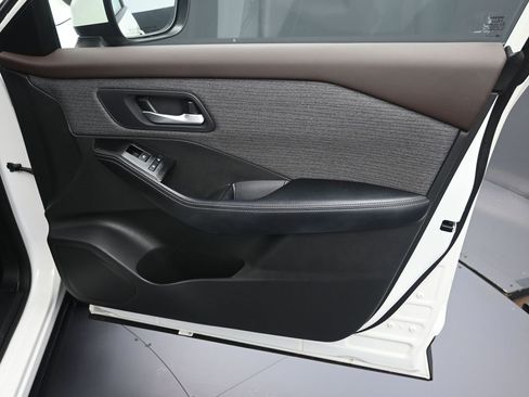 Used 2023 Nissan Rogue SV image 35