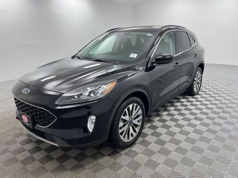 Used 2022 Ford Escape Titanium w/ Class II Trailer Tow Package image 3