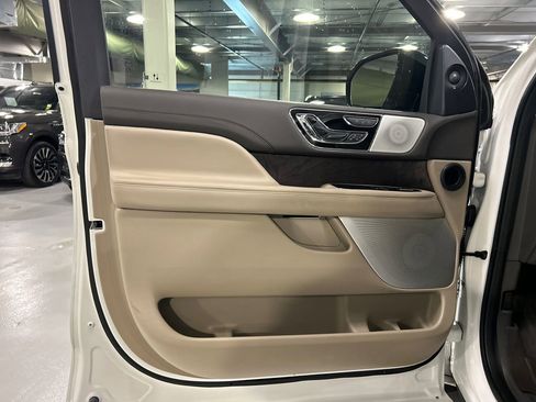 Certified 2022 Lincoln Navigator L Reserve AWD/4WD image 9