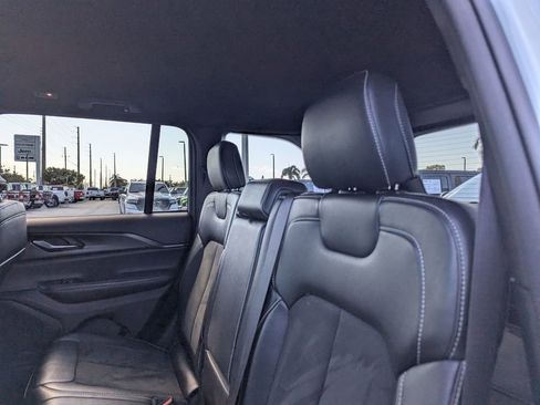 Used 2023 Jeep Grand Cherokee Altitude image 17