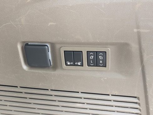 Used 2021 GMC Yukon XL Denali w/ Denali Premium Package image 14