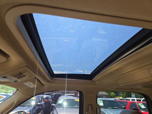 Used 2012 Cadillac Escalade Luxury image 27