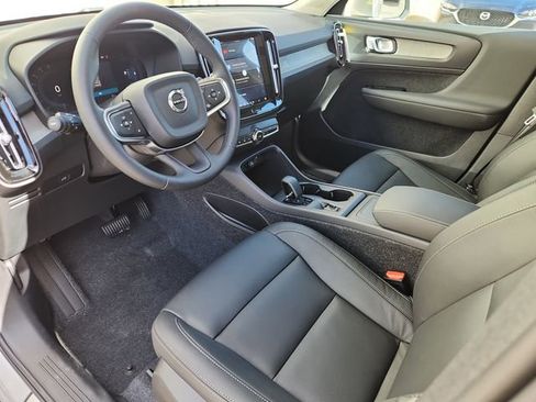 New 2025 Volvo XC40 B5 Core w/ Climate Package image 9