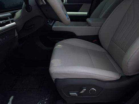 Used 2025 Hyundai Santa Fe SEL FWD image 11