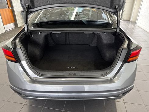 Used 2023 Nissan Altima 2.5 SV w/ SV Premium Package FWD image 9
