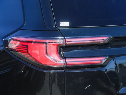 Used 2024 GMC Acadia Elevation image 9