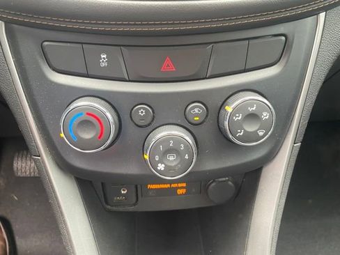 Used 2018 Chevrolet Trax LS FWD image 21