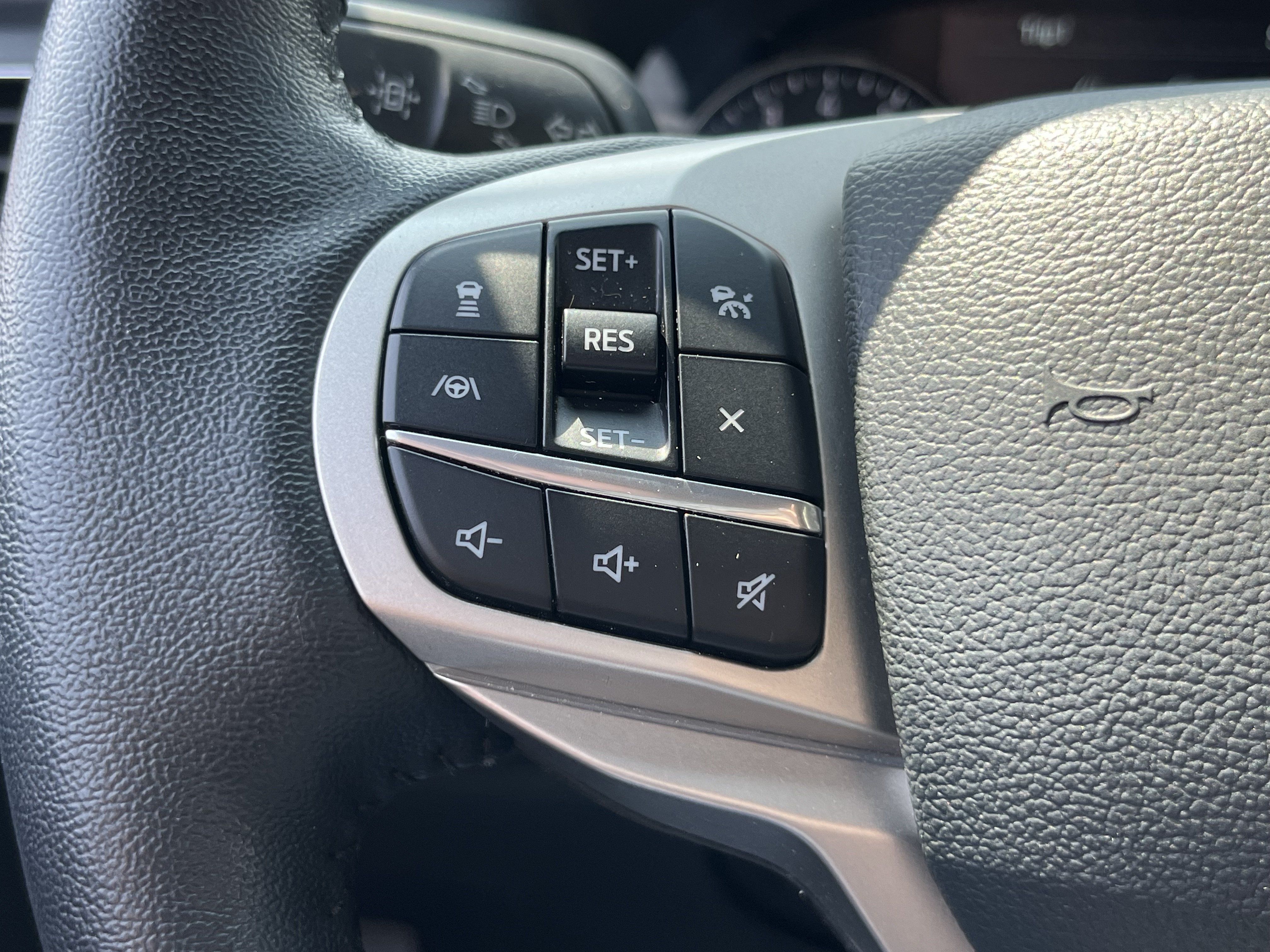Used 2022 Ford Explorer XLT w/ Equipment Group 202A AWD/4WD image 26