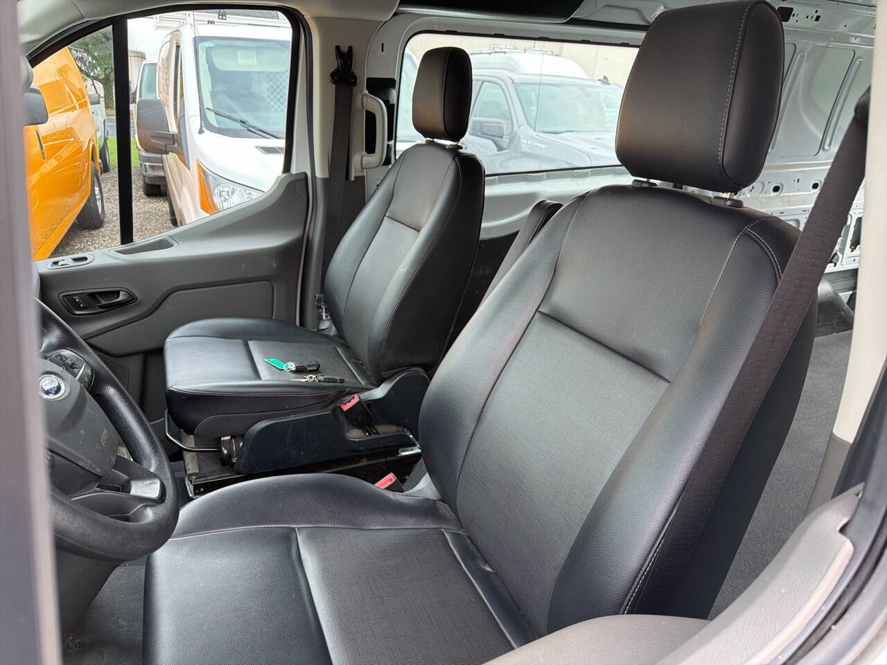 Used 2022 Ford Transit 250 Low Roof RWD image 10
