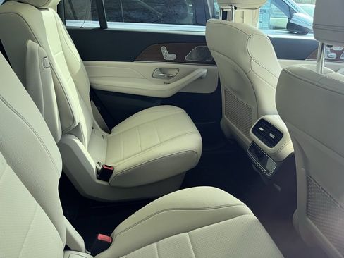 Certified 2025 Mercedes-Benz GLS 450 4MATIC image 9