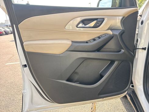 Used 2022 Chevrolet Traverse LS FWD image 21