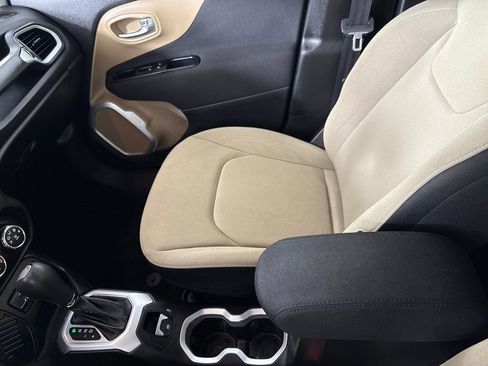 Used 2017 Jeep Renegade Latitude image 17