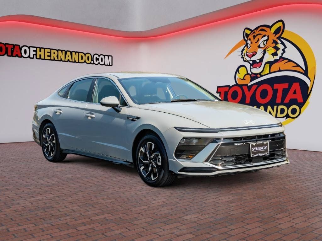Used 2025 Hyundai Sonata SEL FWD image 3