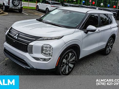 Used 2025 Mitsubishi Outlander SE FWD image 15