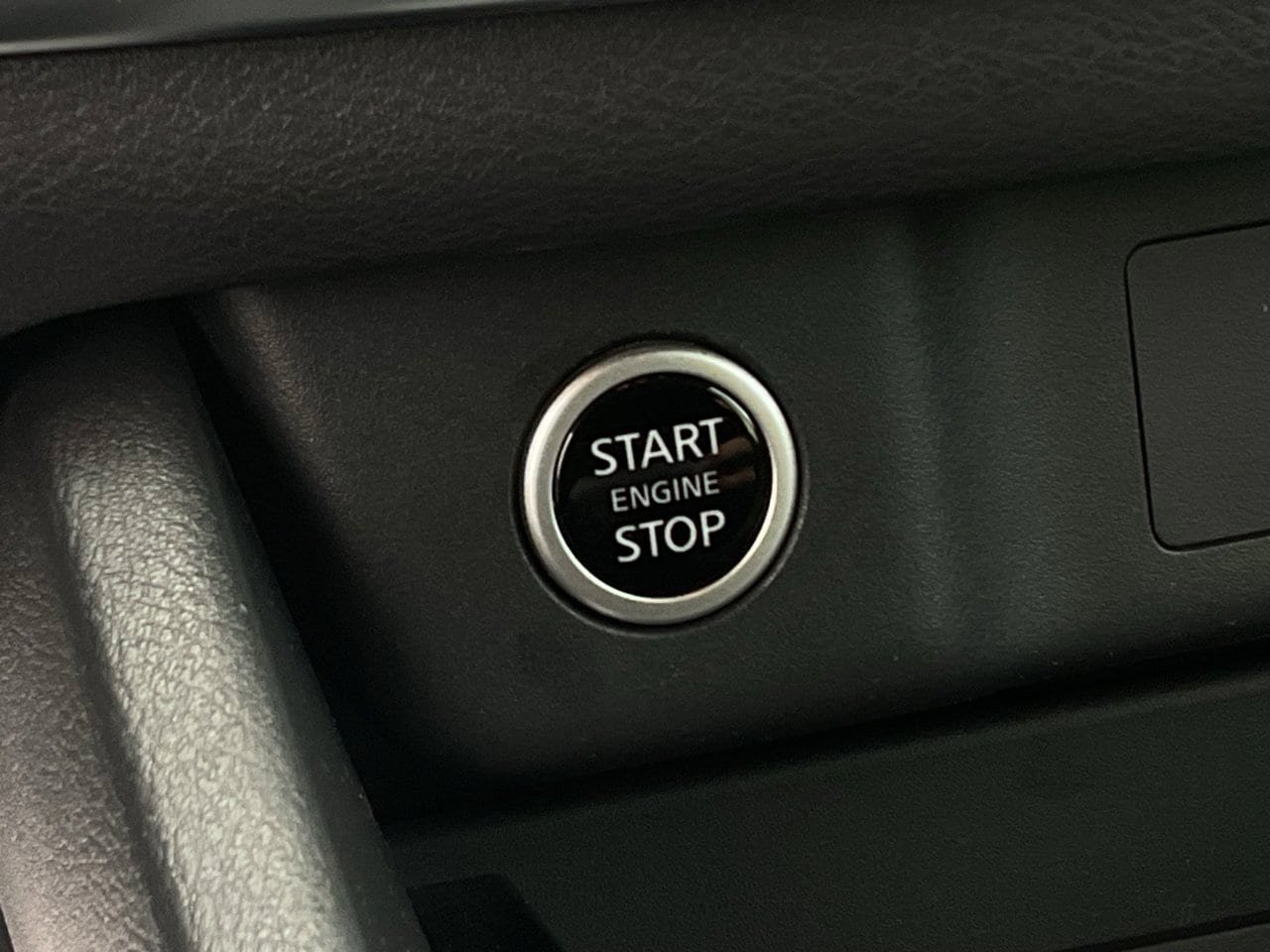 Used 2023 Nissan Rogue SV FWD image 27