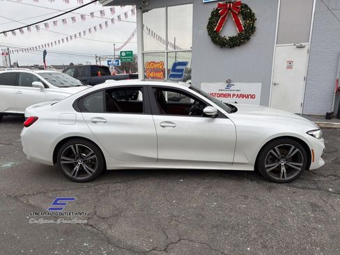 Used 2023 BMW 330i xDrive 330i xDrive w/ Premium Package image 9