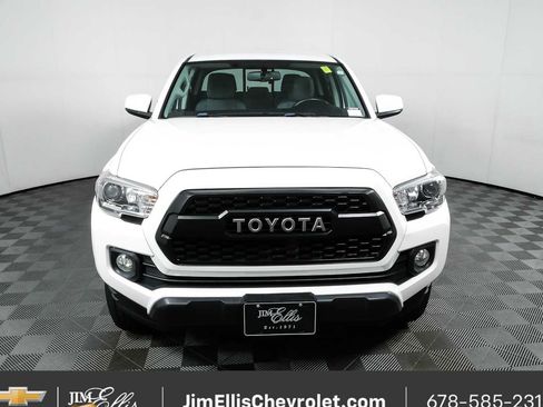 Used 2017 Toyota Tacoma SR5 w/ Tow Package AWD/4WD image 23