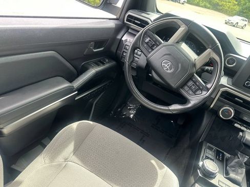 Used 2025 Toyota 4Runner SR5 AWD/4WD image 21