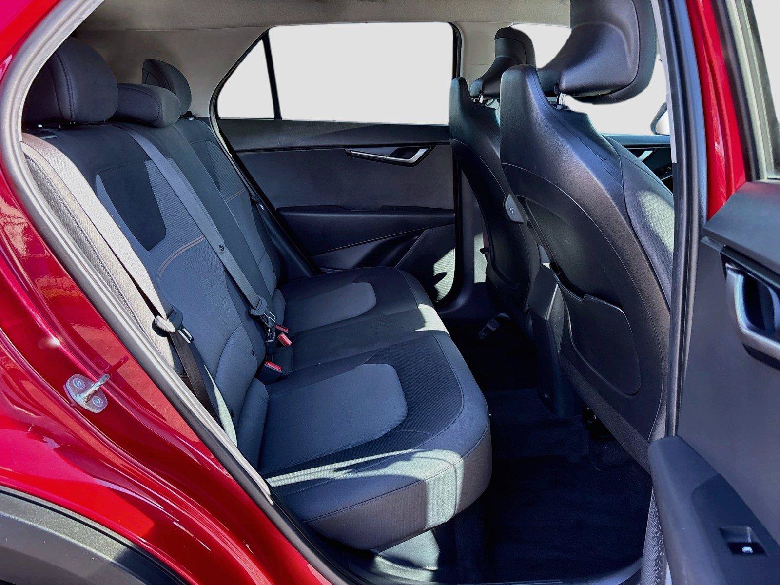 Used 2025 Kia Niro LX FWD image 28