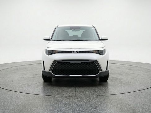 Used 2025 Kia Soul LX w/ LX Technology Package image 2