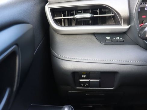 Used 2022 Toyota Highlander LE image 25