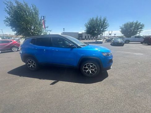 Used 2025 Jeep Compass Limited AWD/4WD image 3