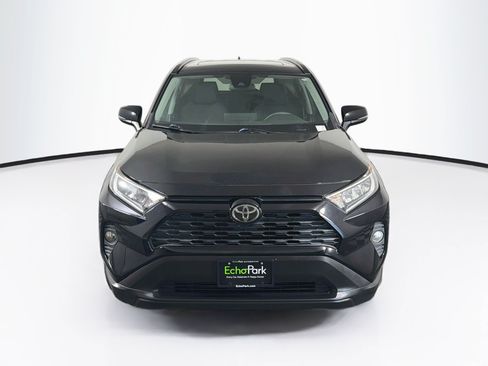 Used 2019 Toyota RAV4 XLE w/ Convenience Package FWD image 2